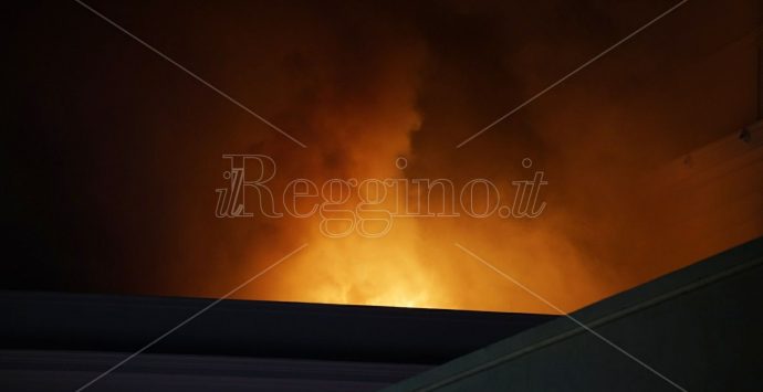 Incendio alla Corte d’Appello di Reggio Calabria. Intervengono i vigili del fuoco