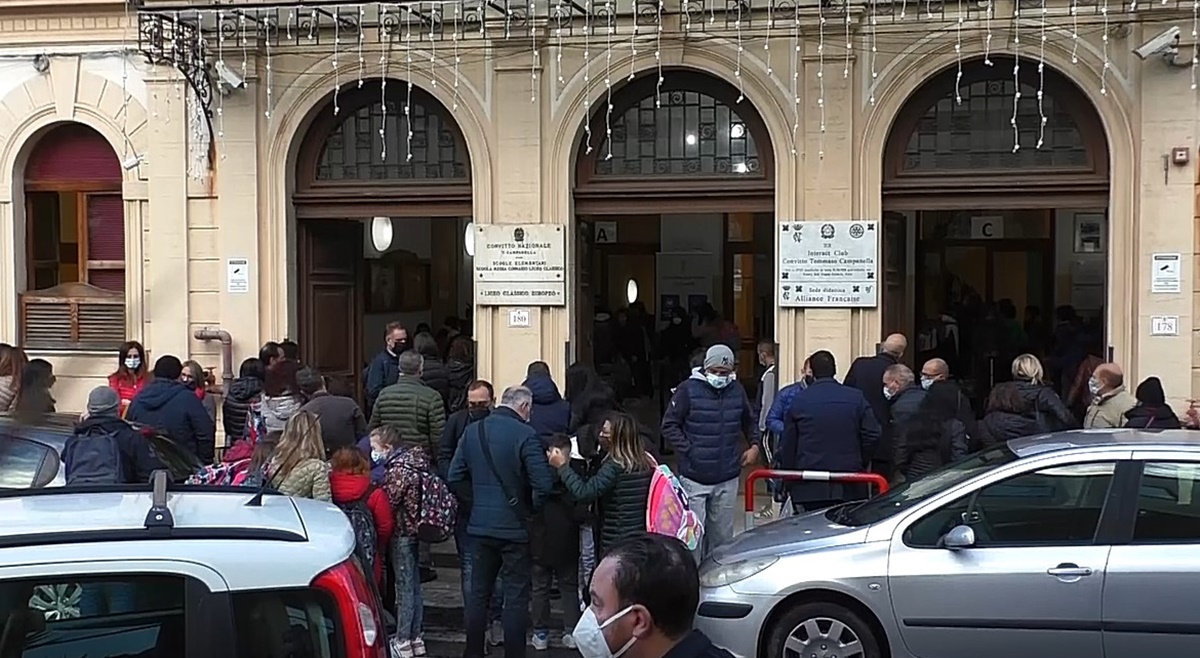 Reggio Calabria, ritorno a scuola in chiaroscuro per gli studenti di elementari e medie