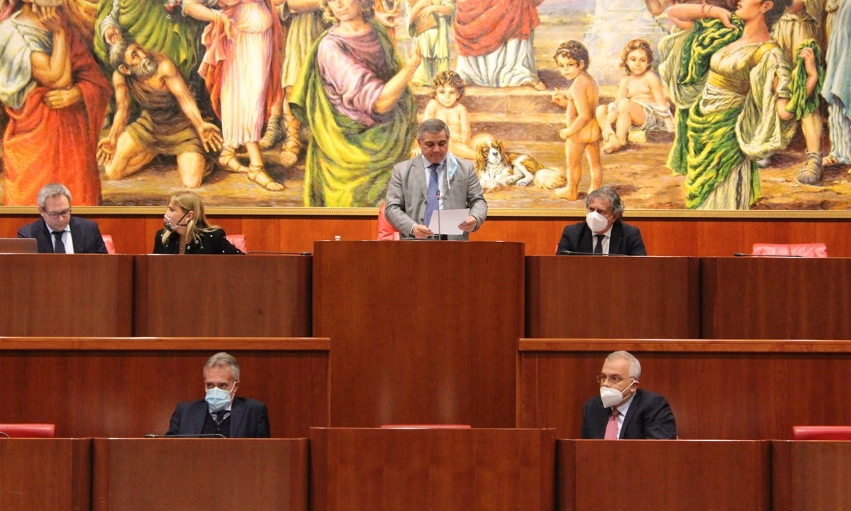Consiglio regionale, Tallini torna in Aula dopo l’arresto e sulle elezioni parola al Governo