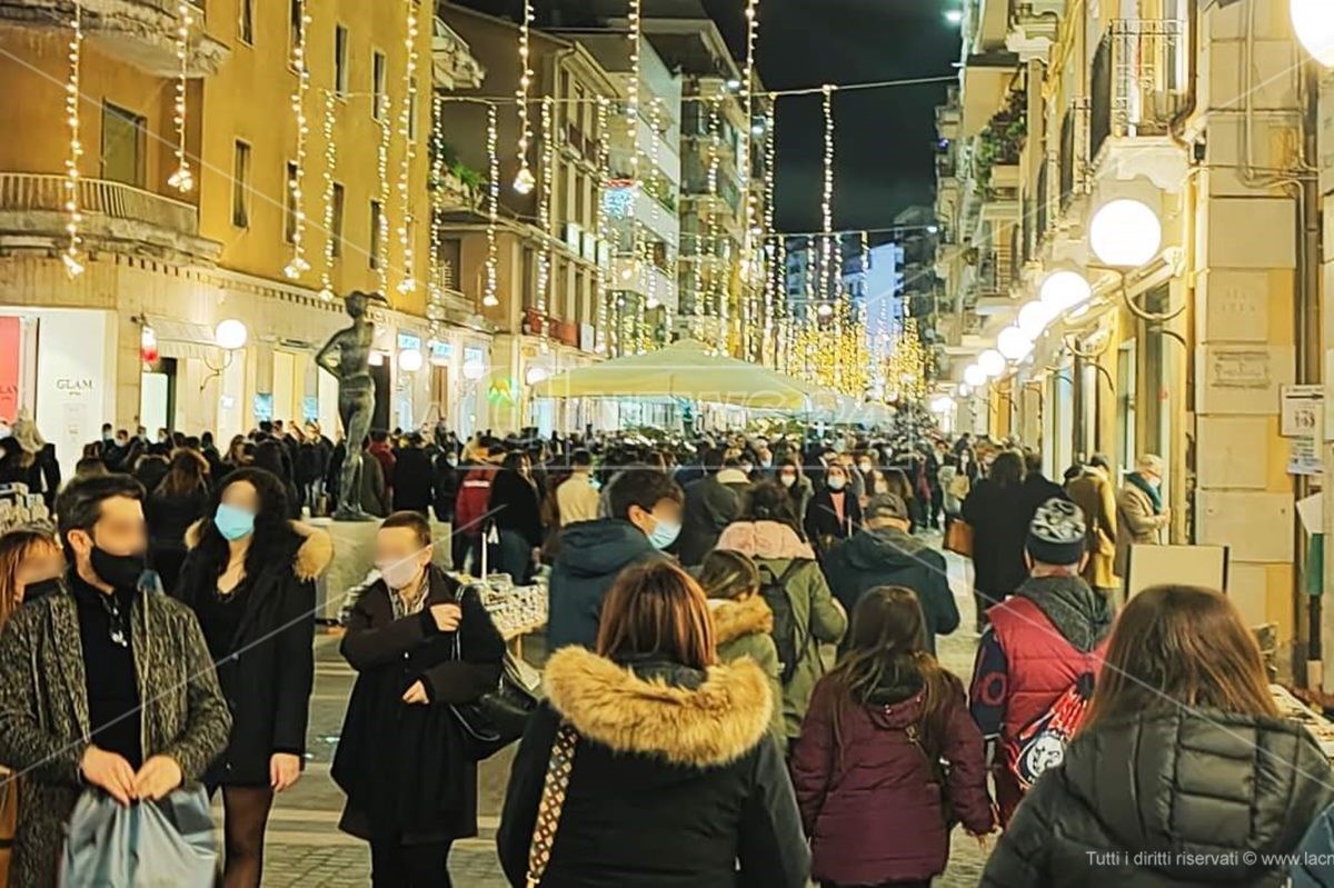 Italia zona rossa o arancione sotto Natale, il Governo valuta nuove restrizioni