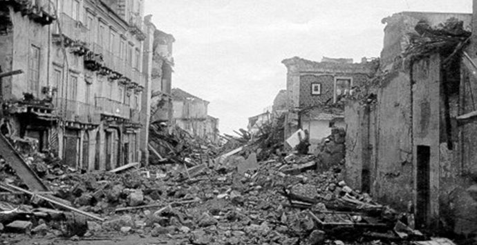 L’apocalisse in 37 secondi. 112 anni fa il terremoto che distrusse Reggio Calabria e Messina