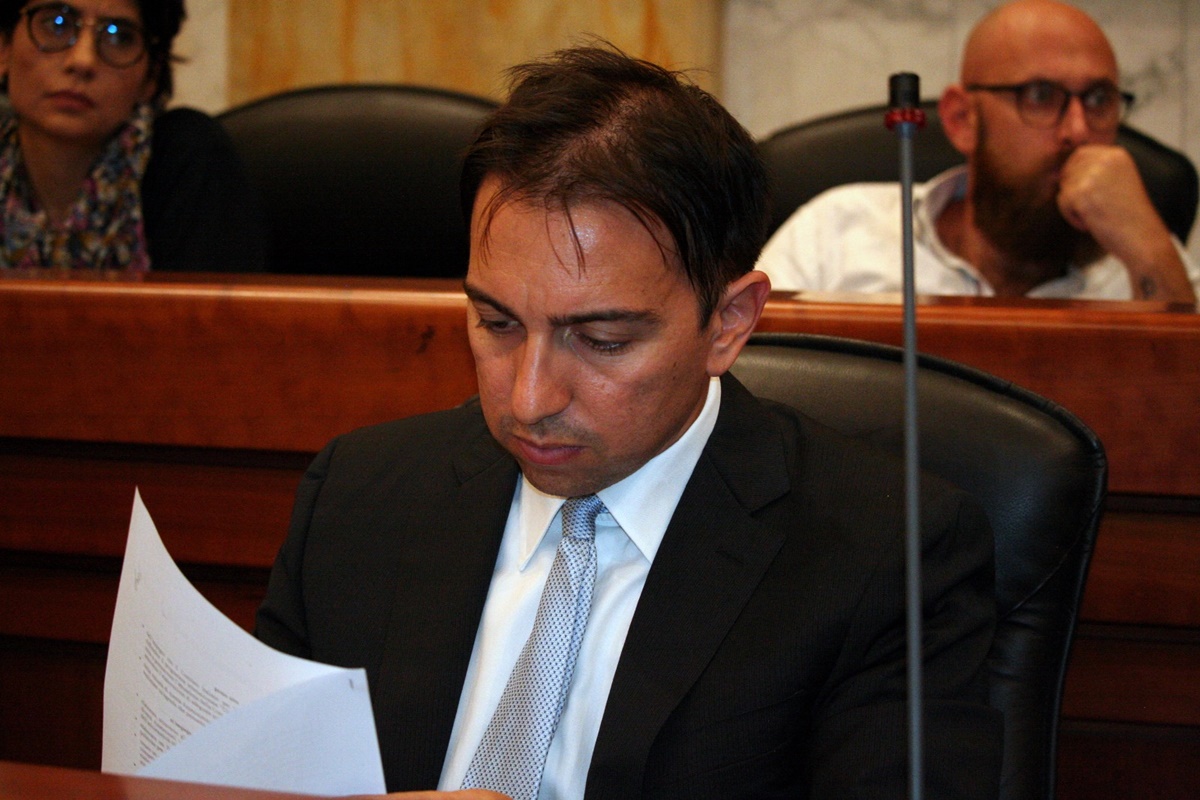 Caso Castorina, Pazzano: «Sarebbe responsabile riconoscere l’inopportunità di restare in Consiglio»