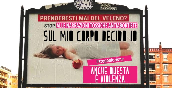 Campagna contro la pillola abortiva, Nudm Rc: «Siano rimossi i manifesti falsi e mistificatori»