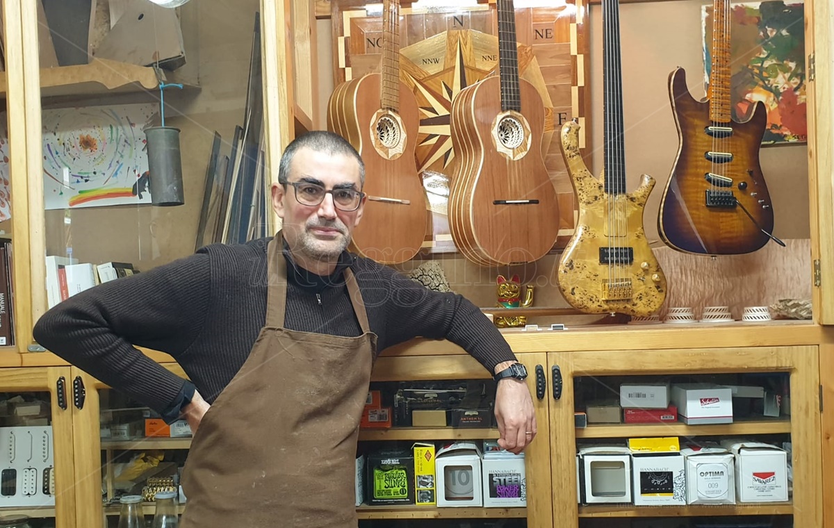 Sergio Pugliesi, il maestro liutaio che trasforma l’anima del legno in strumenti musicali