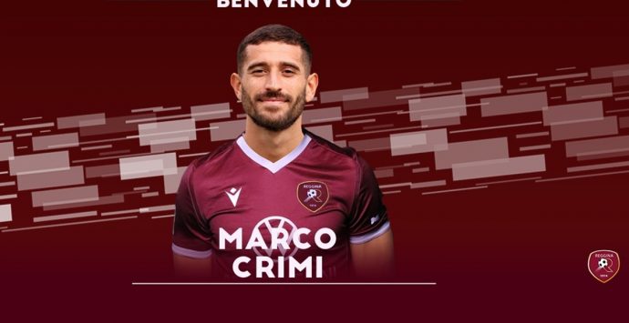 Calcio, il centrocampista Crimi firma per la Reggina