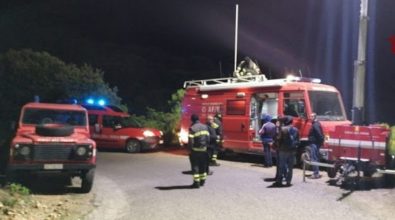 Notte di fuoco nella Locride. In fiamme casolari e auto a Siderno, Roccella e Bovalino