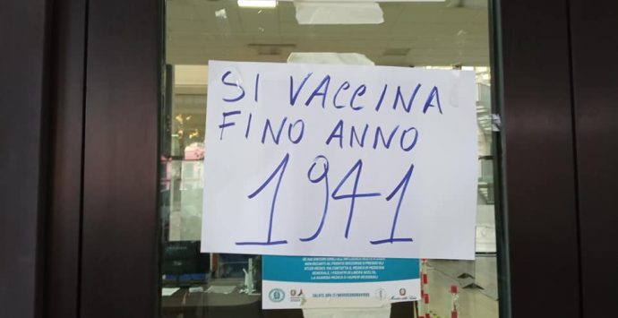 Caos vaccini a Reggio Calabria, ancora inesistente il sistema di prenotazione