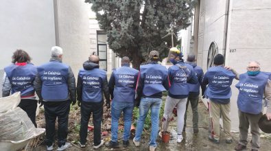 Nucera al cimitero di Modena: «Reggio sommersa dai rifiuti»