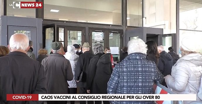 Caos vaccini a Reggio Calabria, ancora inesistente il sistema di prenotazione
