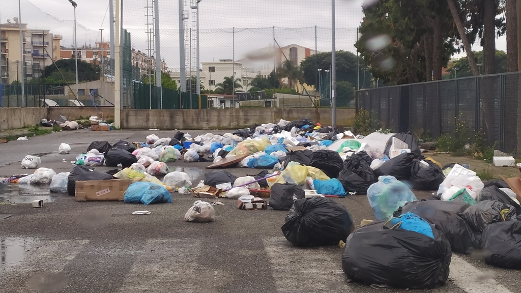 Emergenza rifiuti a Reggio, ancora discariche a cielo aperto