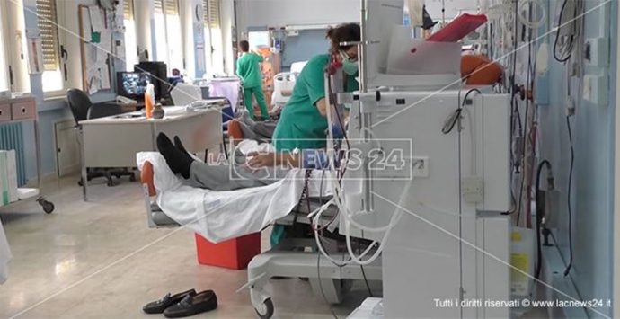 Taurianova, centro dialisi ancora senza personale: «Non ancora sostituito il medico no-vax»