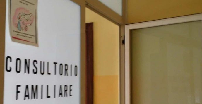 Locride, consultori senza personale e a rischio chiusura: vertice a Reggio per trovare una soluzione