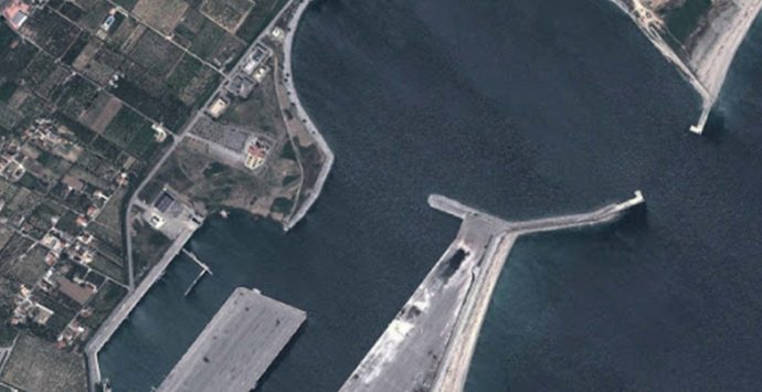 L’Autorità portuale di Gioia Tauro ha affidato i lavori di installazione di colonnine al porto di Corigliano