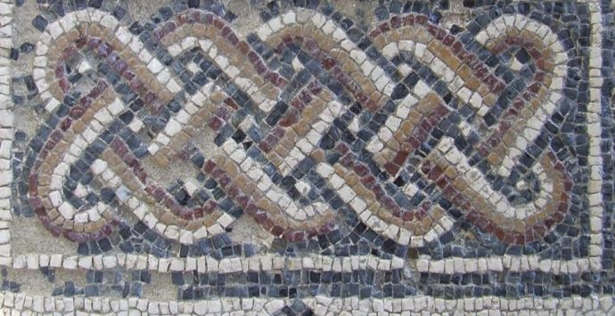 Casignana, il fascino dei mosaici della villa romana – FOTO