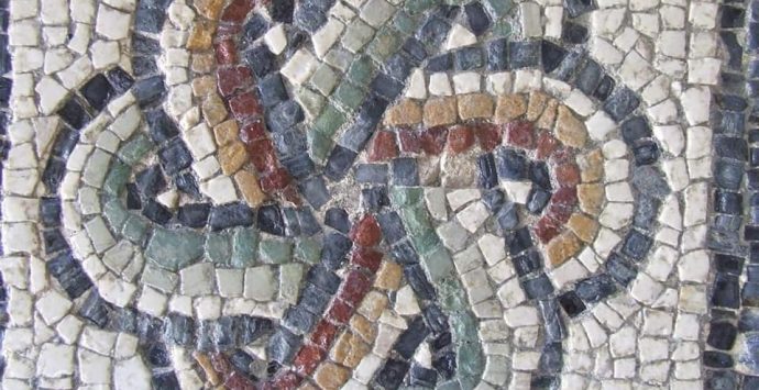 Casignana, il fascino dei mosaici della villa romana – FOTO