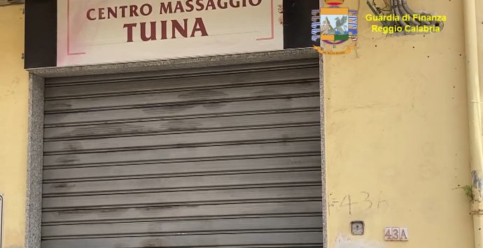 Chiuso centro massaggi in pieno centro a Reggio Calabria: era luogo di prostituzione di giovani cinesi