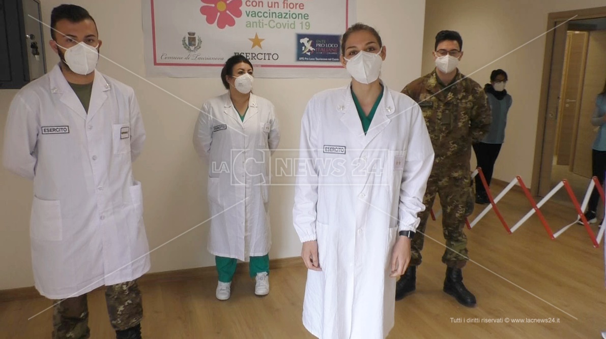 Vaccini a Taurianova, volontari e militari garantiscono 500 dosi al giorno