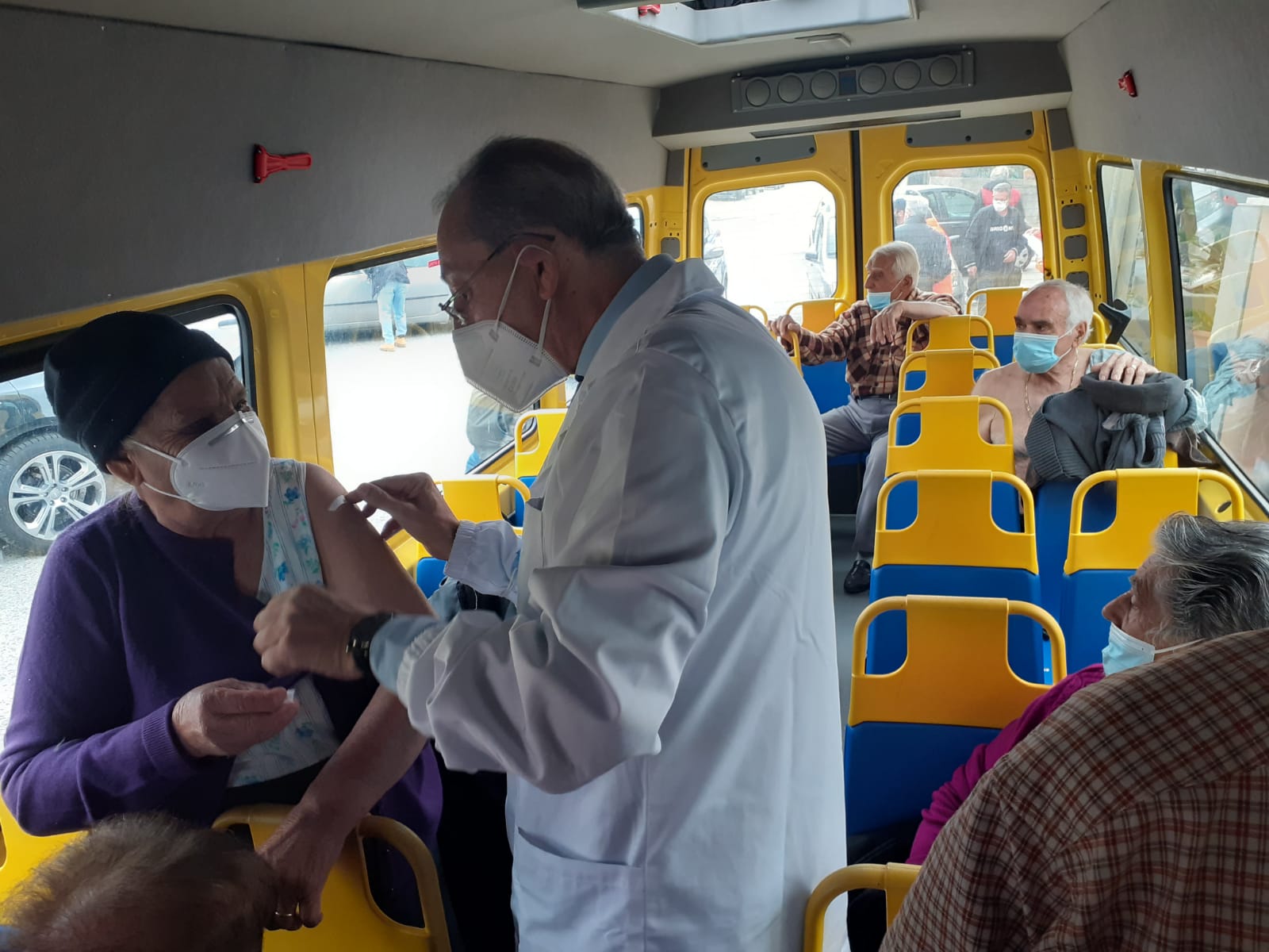 Camini, vaccini prenotati su Atm e somministrazione sugli scuolabus
