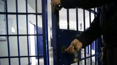 Detenuto pestato in carcere a Reggio, condotte violente solo su un recluso