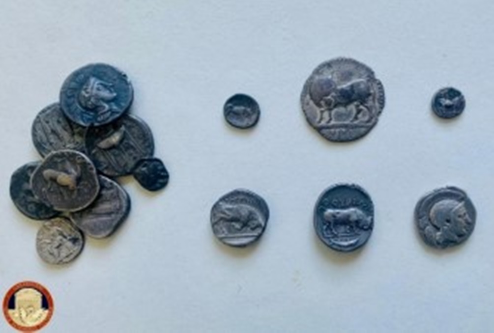 665 monete, bracciali, punte di lancia e anelli restituiti al Parco Archeologico di Sibari dai Carabinieri
