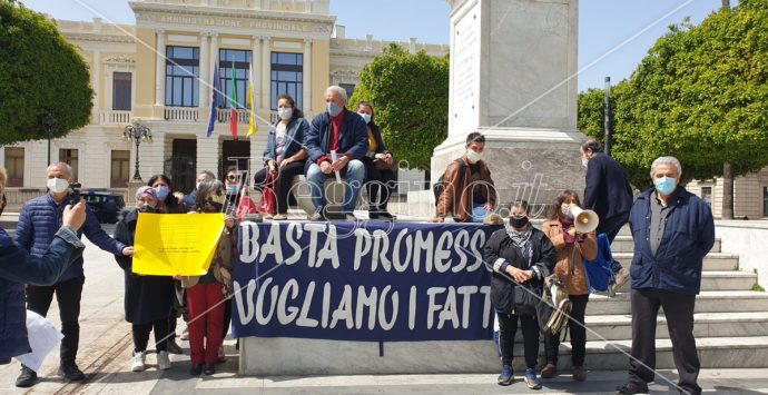 Protesta in piazza sugli alloggi, Marino: «Pronti a rivolgerci alla Corte dei conti»