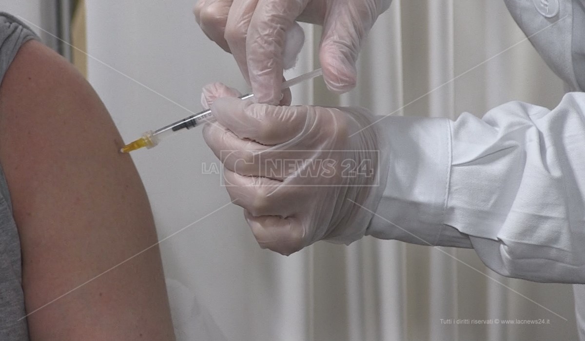 Vaccini Covid, in Italia un cittadino su 4 è immunizzato