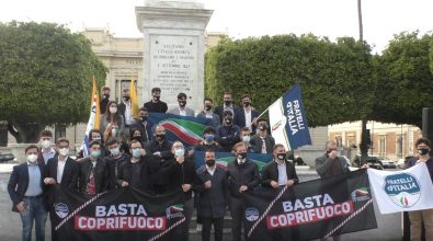 Basta coprifuoco, a Reggio Fratelli d’Italia e Gioventù Nazionale protestano in piazza