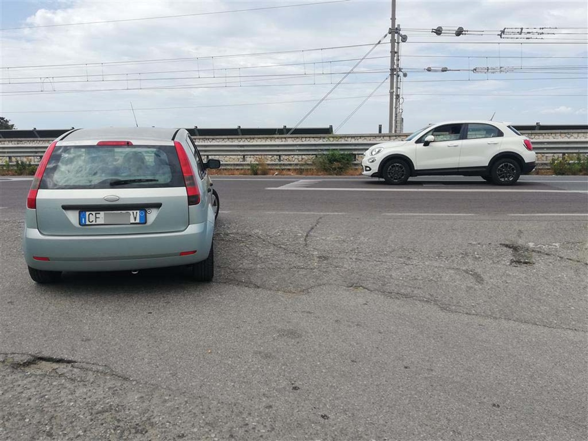 Lazzaro, un altro incidente sul ponte stradale San Vincenzo. Crea: «Urgono interventi»