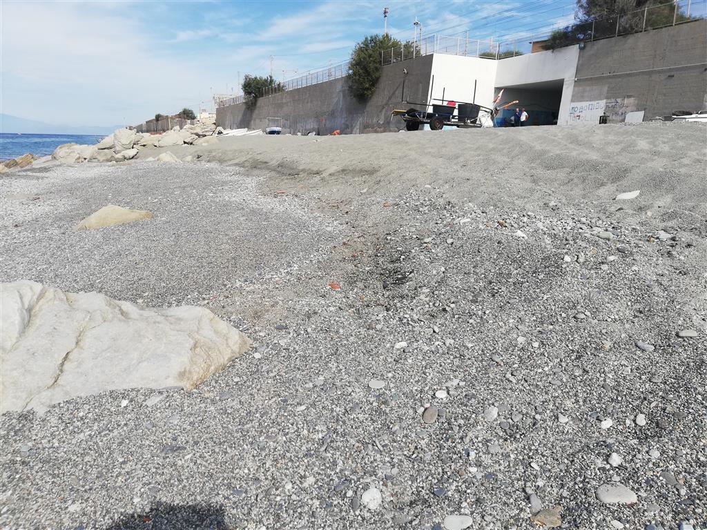 Melito Porto Salvo, Crea: «Massi sulla spiaggia i pescatori professionisti non possono lavorare»