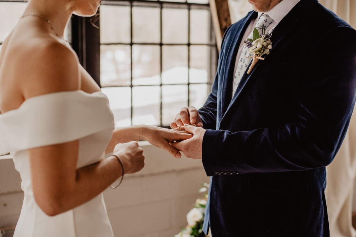 Il coronavirus colpisce il mondo del wedding, Confartigianato: «Matrimoni in crollo»