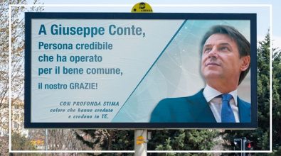 Da Milano a Palermo le maxi affissioni per sostenere Conte