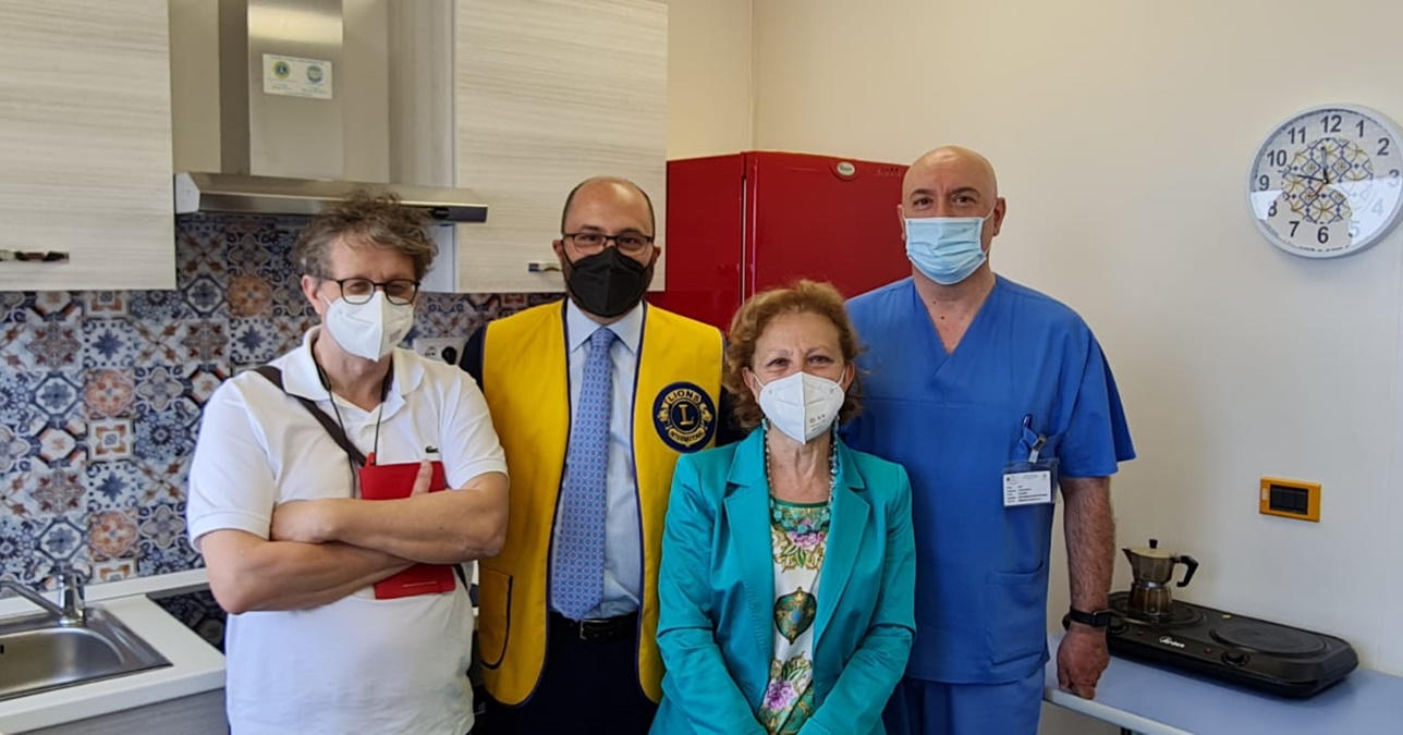 Lions Reggio Host e Soroptimist donano una cucina al reparto di Terapia intensiva del Gom