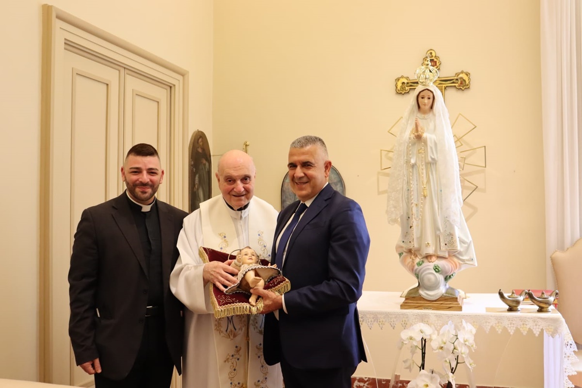 Varapodio, sindaco e parroco a Fatima per sostituire la statua della Madonna distrutta