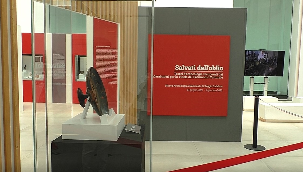 Archeologia, al museo di Reggio “Salvati dall’oblio”: la mostra di reperti recuperati dai carabinieri