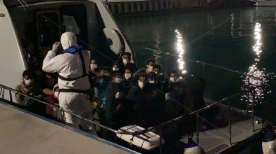 Nuovo sbarco di migranti nella notte al porto di Roccella Jonica