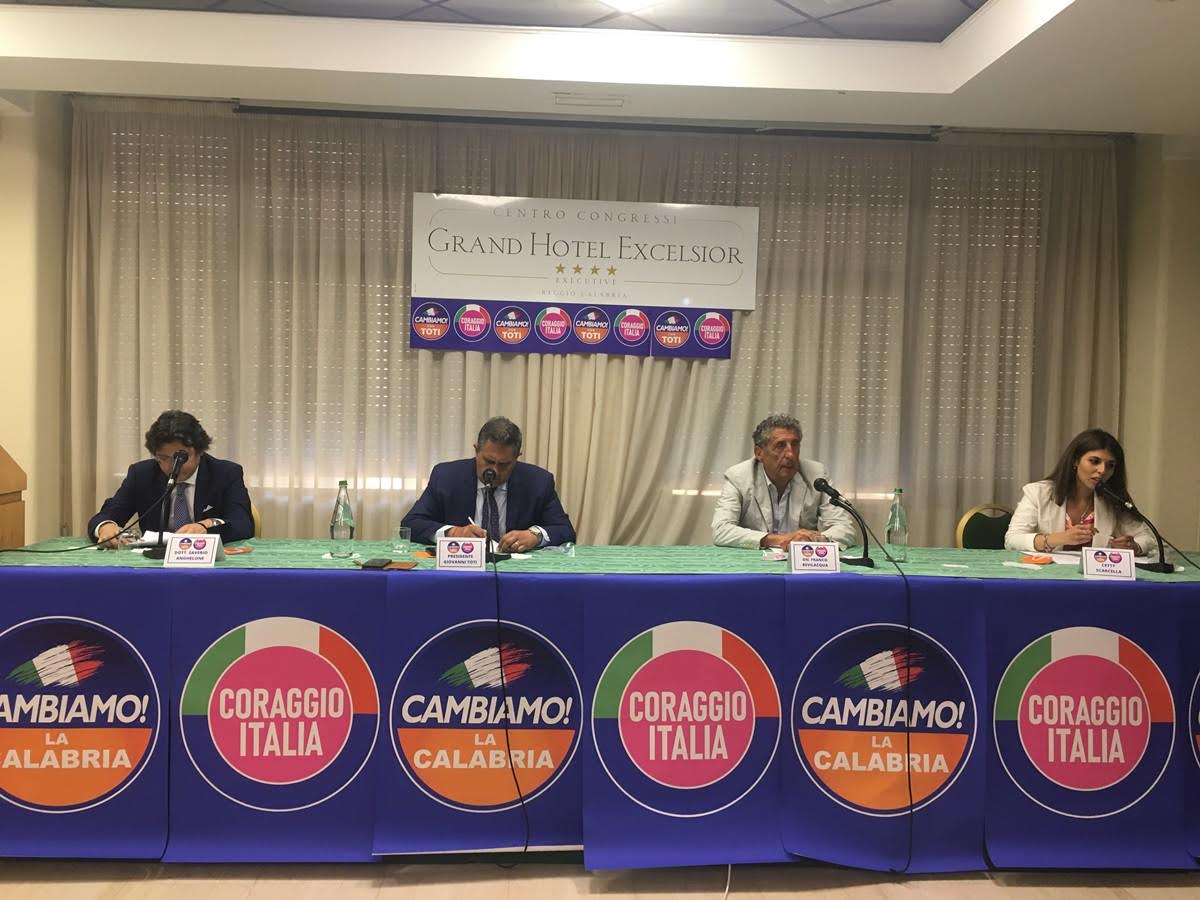 Regionali, Toti a Reggio: «Le elezioni un’occasione unica per la Calabria. Occhiuto persona di esperienza»