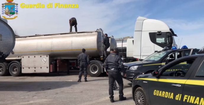 Inchiesta Petrol mafie sul business dei carburanti, la Dda di Reggio chiede processo per 87 indagati |ECCO I NOMI