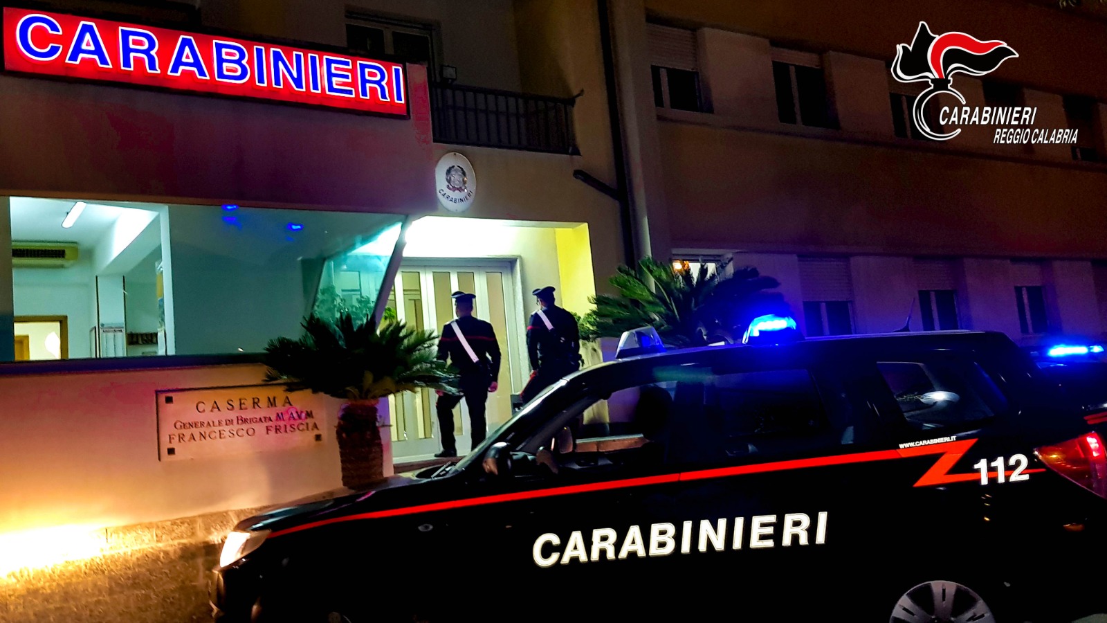 Bianco, extracomunitario armato di coltello aggredisce i carabinieri: arrestato