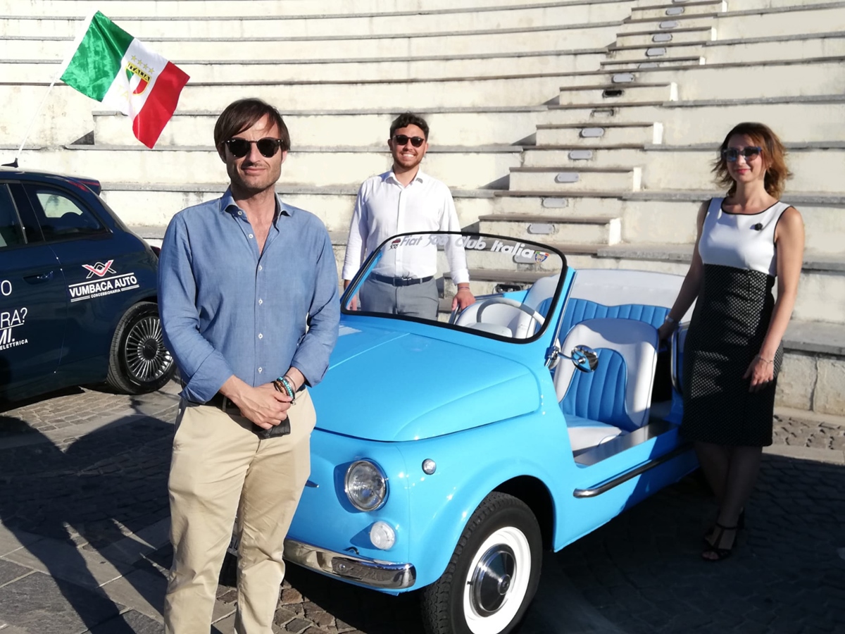 Lungomare Falcomatà la tappa del primo raduno mondiale  “Fiat 500 World Wide meeting”