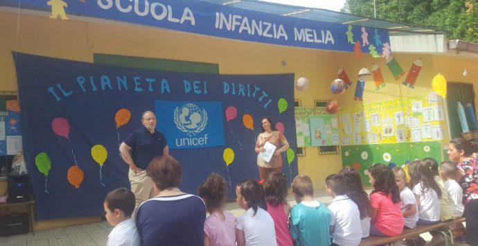 A Melia i bambini dell’asilo adottano le pigotte Unicef