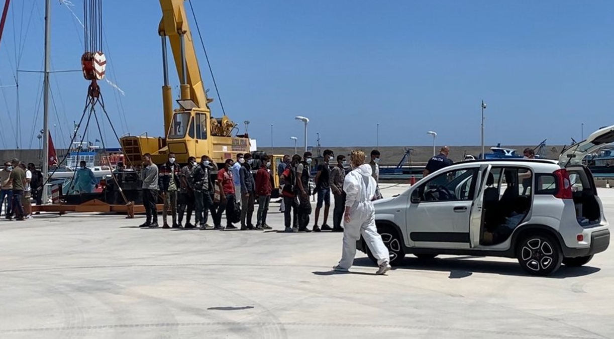 Nuovo sbarco nella Locride. Soccorsi 33 migranti a Roccella Jonica