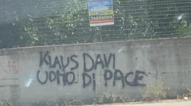 ‘Ndrangheta, a Gallico compare scritta “Klaus Davi uomo di pace”