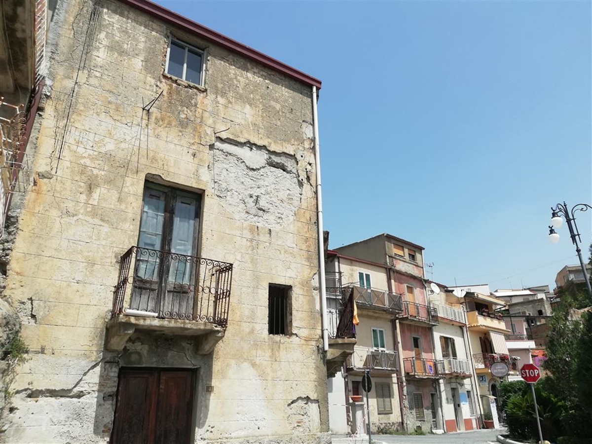 Motta San Giovanni, Ancadic: «Necessaria la mappatura e verifica condizioni degli edifici in stato di abbandono»