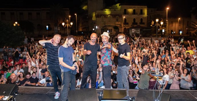 “Fatti di musica”, a piazza Castello il live travolgente dei Subsonica