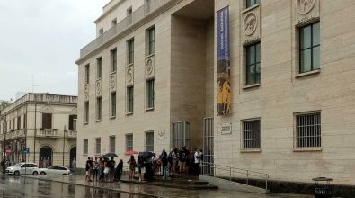 Museo di Reggio, in fila sotto la pioggia per vedere i Bronzi