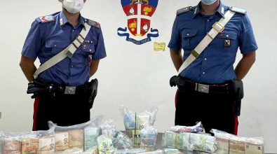 Palmi, rinvenuti cocaina, armi e 450 mila euro in un garage: arrestato un 32enne di Gioia Tauro