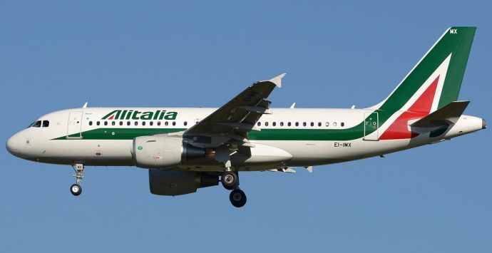 Aeroporti di Reggio e Lamezia: Alitalia cancella i voli dal 15 ottobre 2021