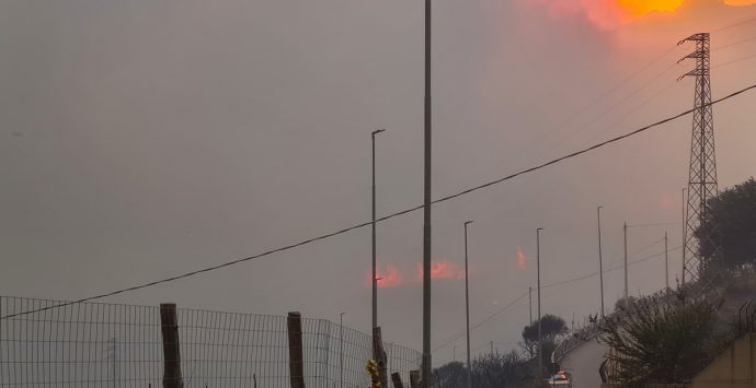Incendio a Roccaforte del Greco, paura e sgomento per i cittadini