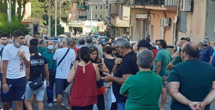 Reggio, scoppia la protesta nel quartiere Condera: «O acqua o guerra»
