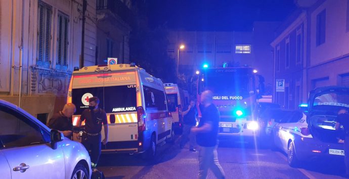 Reggio, vandali distruggono nella notte ambulanza della Croce Rossa